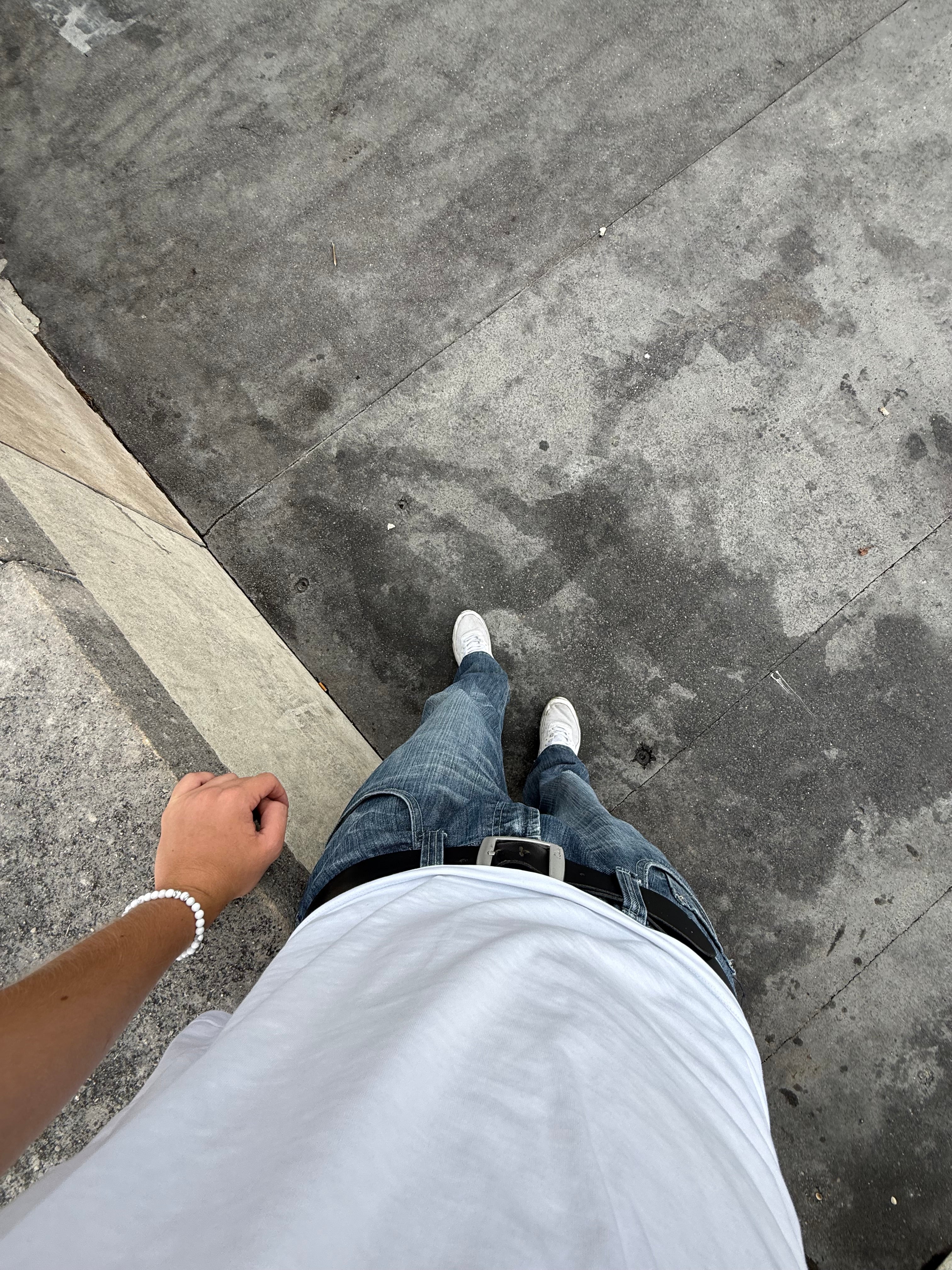 Perlenarmband in weißer Marmoroptik